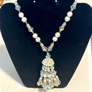 Vintage metal link chain faux pearl, crystal, rhinestone necklace (480)